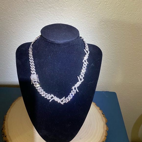 Spiked Choker - Picture 2 of 2